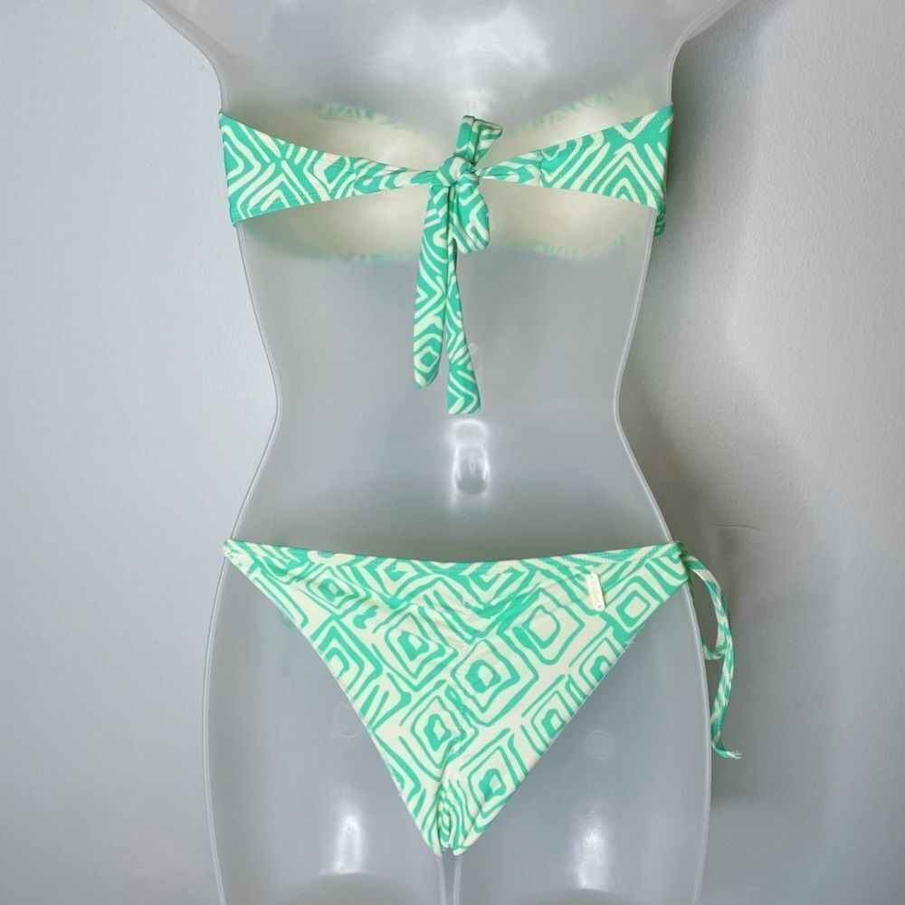 EIDON Two Piece Bikini Set - Picture 4 of 8